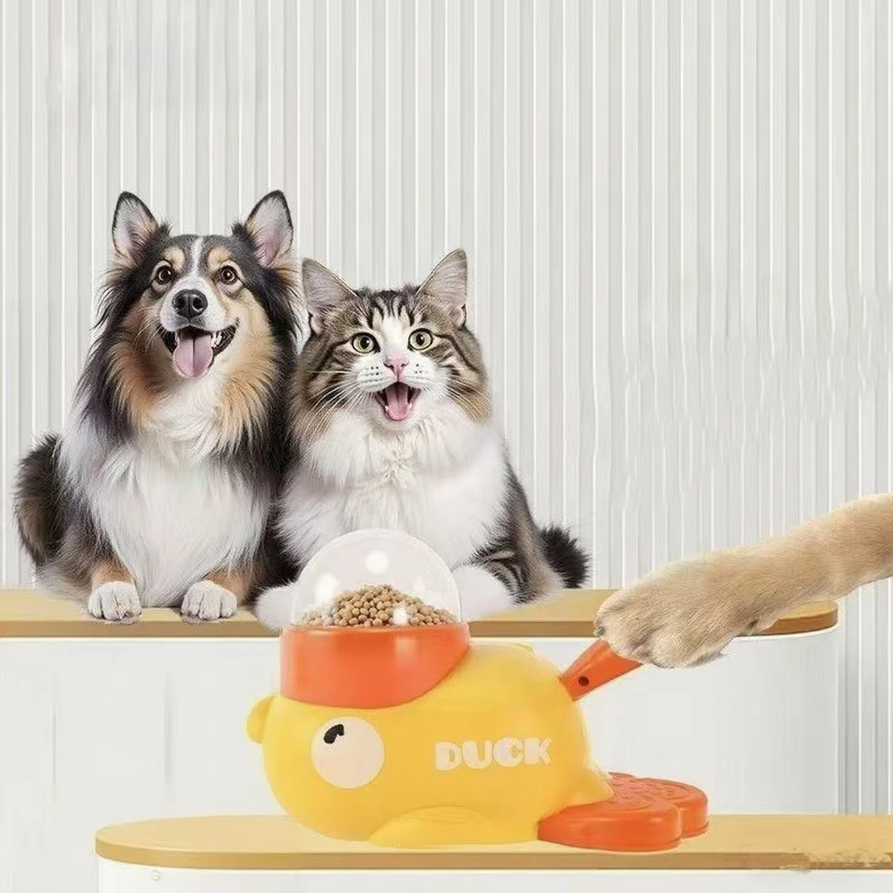 Dog Treat Puzzle Toy - Gele eendvormige interactieve kattenkauwspeeltjesdispenser, duurzaam plastic